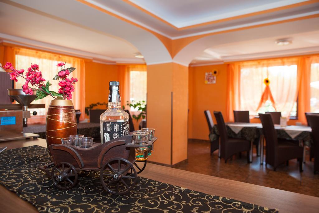 Pensiunea Royal Garden Hotel Sâmbăta de Sus Exterior photo